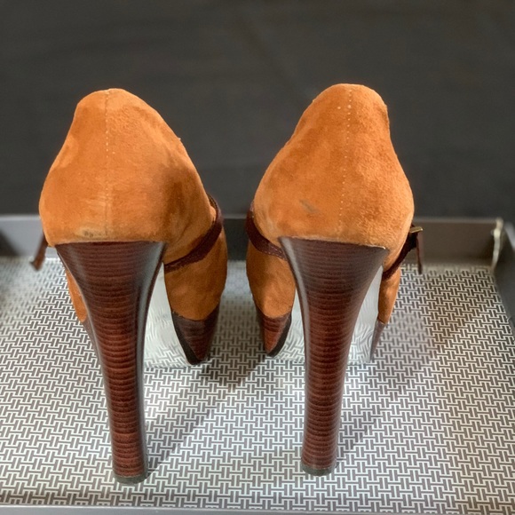 Heels - Picture 2 of 3